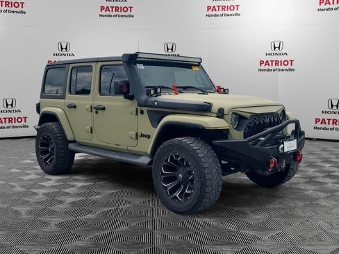 Used 2018 Jeep Wrangler Unlimited Sahara AWD/4WD image 7