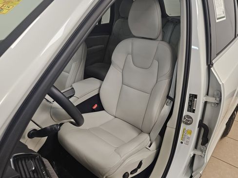 Used 2023 Volvo XC90 B5 Plus AWD/4WD image 39