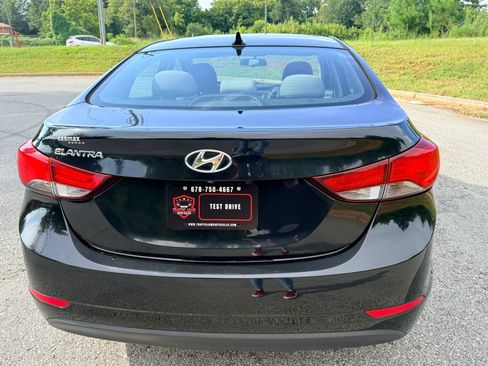 Used 2015 Hyundai Elantra SE w/ Option Group 02 FWD image 7