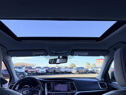 Used 2014 Toyota Highlander Limited w/ Driver Technology Package image 28