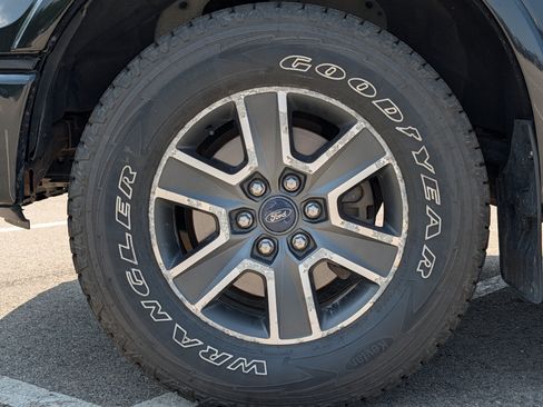 Used 2015 Ford F150 XLT w/ Equipment Group 302A Luxury AWD/4WD image 15