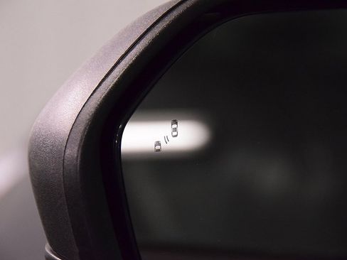 Used 2023 Ford Explorer XLT w/ Equipment Group 202A image 14