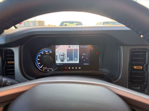 Used 2024 Ford Bronco Badlands image 16