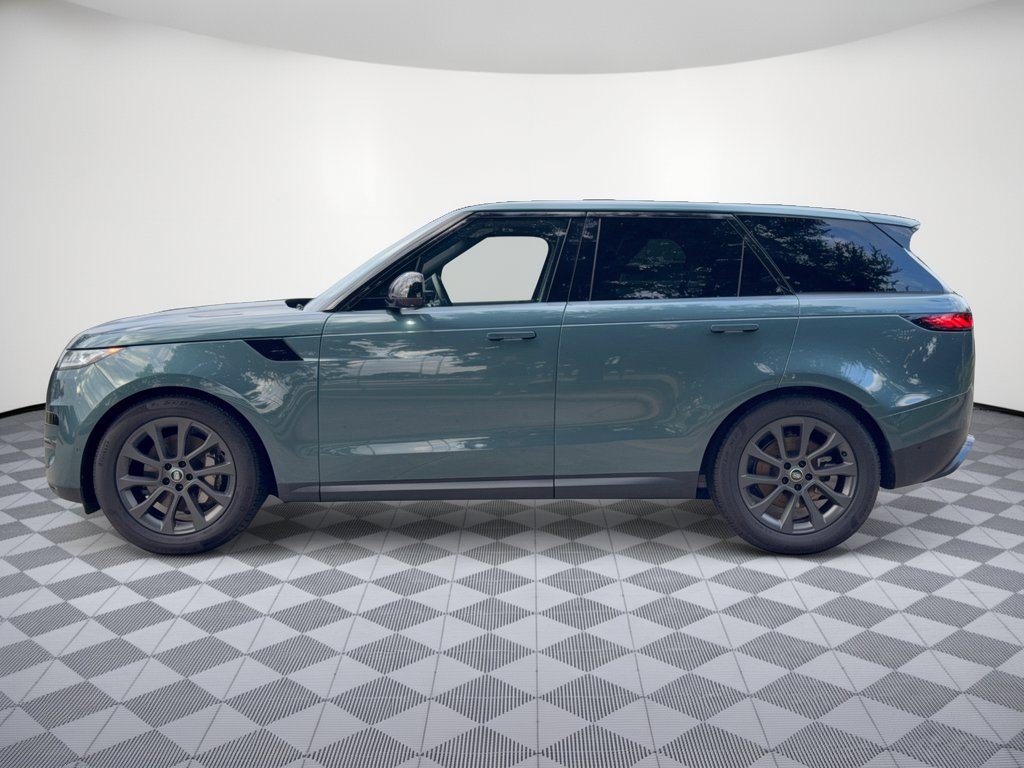 Used 2025 Land Rover Range Rover Sport SE AWD/4WD image 2