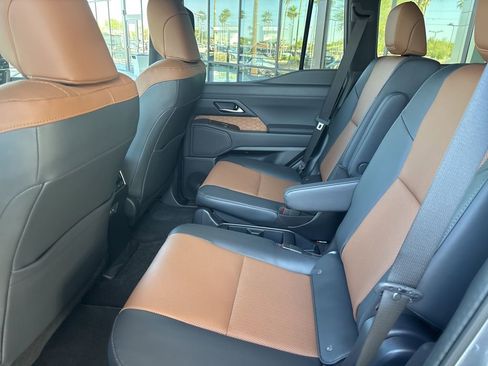 Used 2026 Lexus GX 550 AWD/4WD image 4