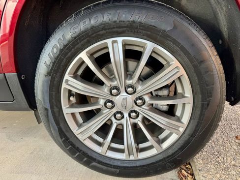 Used 2017 Cadillac XT5 Luxury w/ Driver Awareness Package image 11