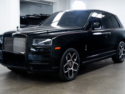 Used 2020 Rolls-Royce Cullinan Black Badge image 3