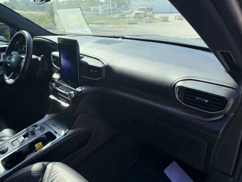 Used 2023 Ford Explorer Platinum w/ Technology Package AWD/4WD image 15