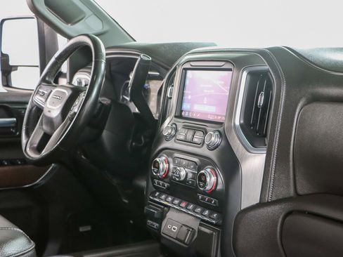 Used 2022 GMC Sierra 2500 Denali w/ Denali Black Diamond Edition AWD/4WD image 30