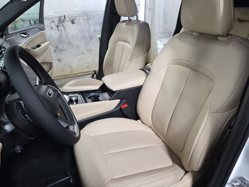 Used 2025 Jeep Grand Cherokee Limited w/ Luxury Tech Group II AWD/4WD image 15