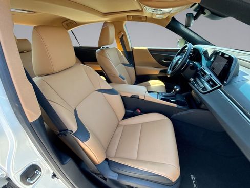 Used 2025 Lexus ES 350 w/ Premium Package FWD image 16