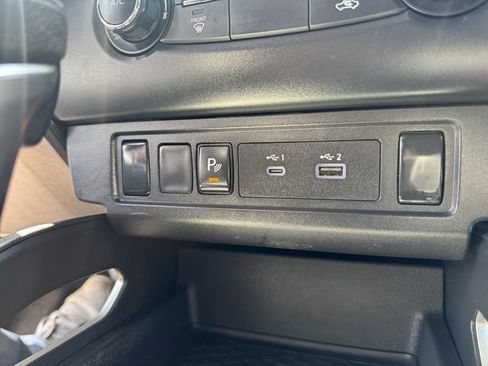 Used 2022 Nissan Frontier SV w/ Technology Package RWD image 19