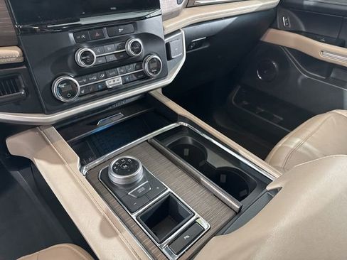 Used 2024 Ford Expedition Limited image 25