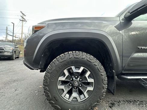 Certified 2021 Toyota Tacoma TRD Off-Road image 19