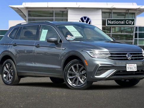 Used 2023 Volkswagen Tiguan SE FWD image 2