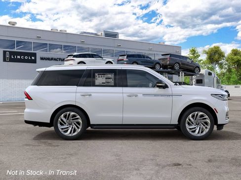 New 2027 Lincoln Navigator Premiere RWD image 5