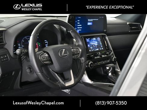 Used 2023 Lexus LX 600 4WD w/ Luxury Package image 21