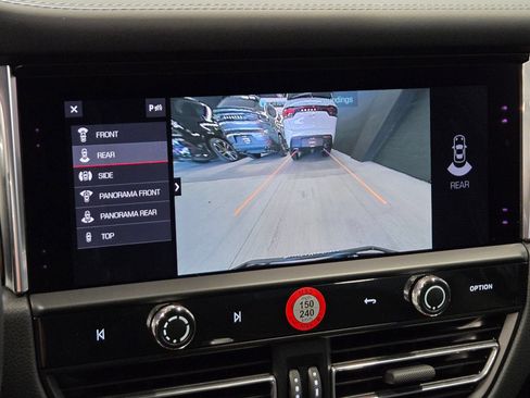 Certified 2025 Porsche Macan AWD/4WD image 23