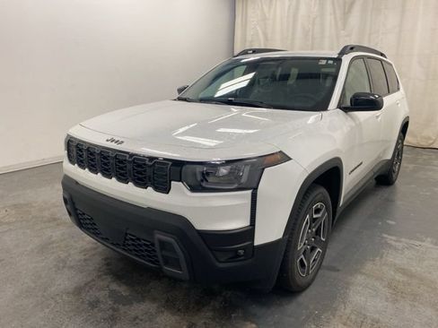 Used 2026 Jeep Cherokee Laredo AWD/4WD image 3