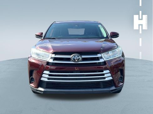 Used 2019 Toyota Highlander LE FWD image 2