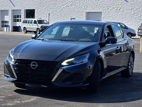 Used 2025 Nissan Altima 2.5 SV FWD image 5