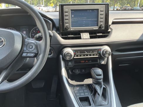 Used 2021 Toyota RAV4 XLE AWD/4WD image 29