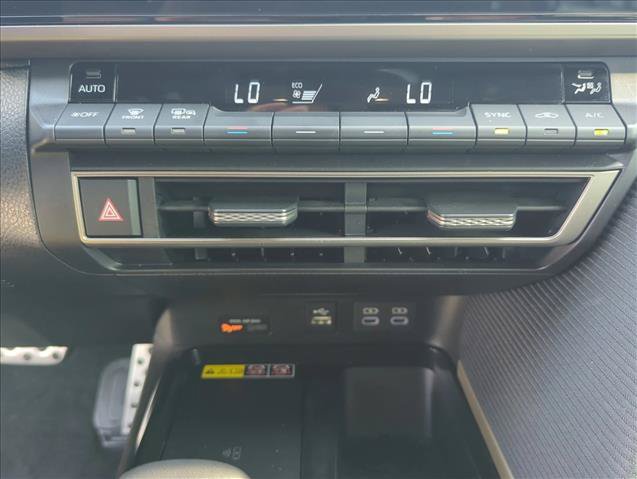 Used 2025 Toyota Camry SE w/ Multimedia Upgrade Package FWD image 20