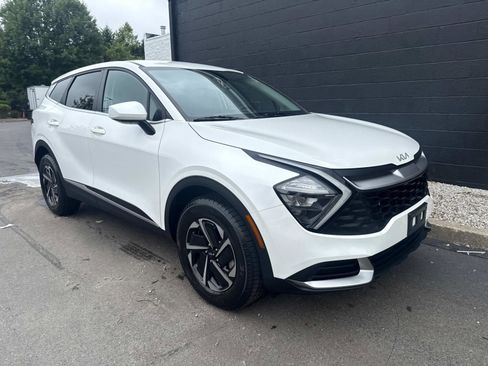 Used 2023 Kia Sportage LX image 4