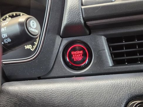 Used 2025 Honda Pilot TrailSport image 20