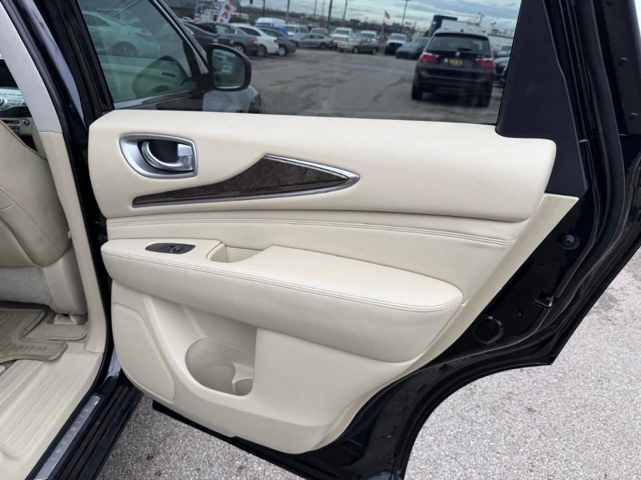 Used 2013 INFINITI JX35 AWD w/ Premium Pkg image 28