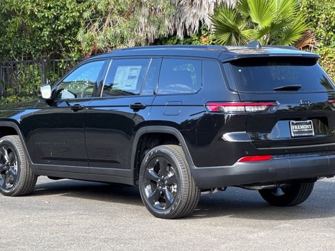 New 2025 Jeep Grand Cherokee L Limited w/ Black Appearance Package image 5