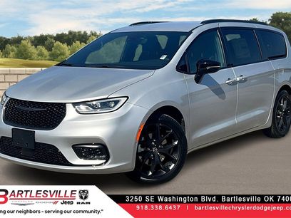 New 2026 Chrysler Pacifica Select