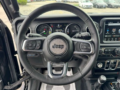 Used 2022 Jeep Wrangler Unlimited Sahara w/ Cold Weather Group image 20