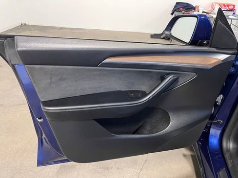 Used 2023 Tesla Model Y Long Range image 25