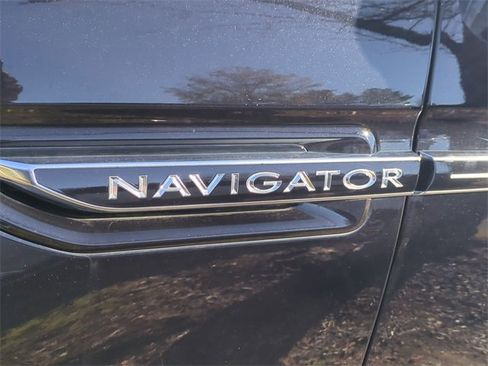 Used 2021 Lincoln Navigator L Reserve image 9