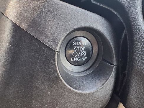 Used 2018 Jeep Compass Latitude w/ Popular Equipment Group FWD image 6