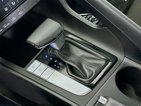 Used 2024 Hyundai Elantra SEL image 32