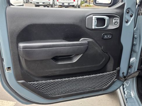 Used 2025 Jeep Wrangler Unlimited Rubicon image 23