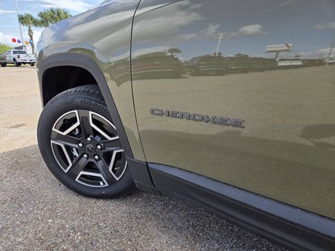 New 2026 Jeep Cherokee Laredo AWD/4WD image 11