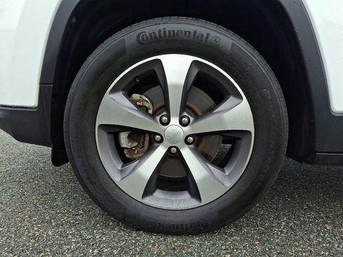 Used 2022 Jeep Cherokee Limited w/ Mopar Interior Package image 28