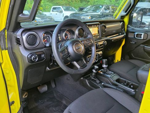 Used 2023 Jeep Gladiator Sport AWD/4WD image 12