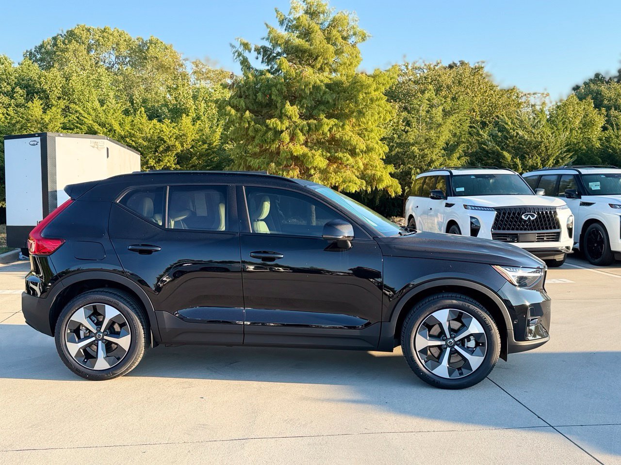 New 2026 Volvo XC40 B5 Plus w/ Protection Package Premier AWD/4WD image 4