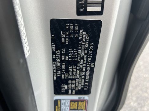 Used 2023 Kia Carnival LX image 27