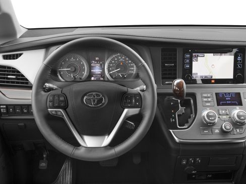 Used 2017 Toyota Sienna XLE w/ XLE Navigation Package FWD image 5