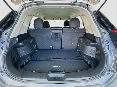 Used 2018 Nissan Rogue S image 17