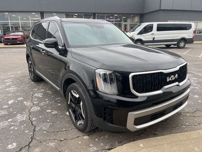 Used 2023 Kia Telluride EX w/ EX Captain's Chair Package