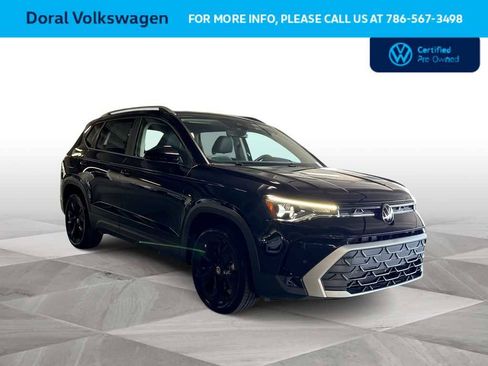 Used 2025 Volkswagen Taos SE FWD image 2