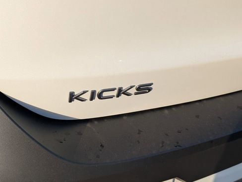 New 2025 Nissan Kicks SR image 13