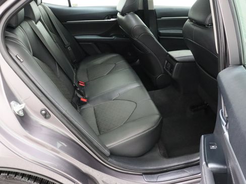 Used 2018 Toyota Camry XSE image 36