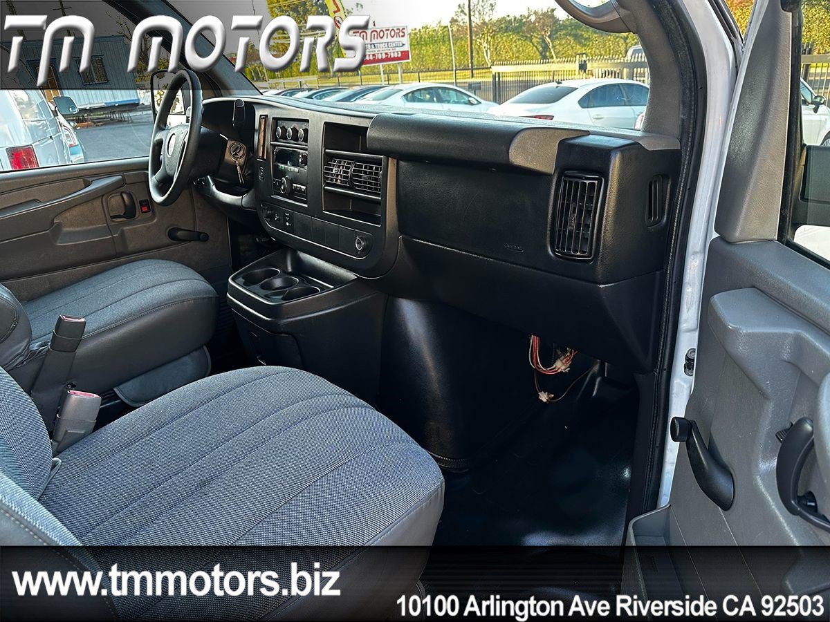 Used 2011 GMC Savana 3500 RWD image 11